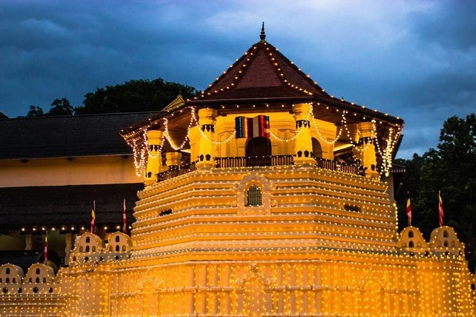 3 Days Tour to Kandy, Nuwara Eliya & Sigiriya - Temple of the Sacred Tooth Relic: Kandy’s UNESCO Stop You’ll Actually Remember