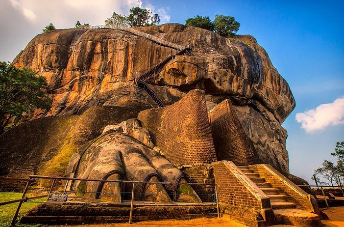 4 Days 3 Nights explore sri Lanka with Mirissa Cabs Sri Lanka - Day 4: Gregory Lake for a British-era pause
