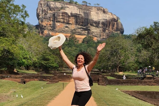 All Inclusive Sigiriya and Dambulla Private Day Tour from Colombo - Golden Temple of Dambulla: a quick stop with a huge Buddha payoff