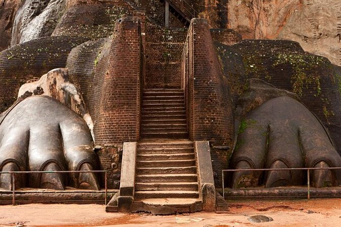 All-inclusive Sigiriya, Dambulla and Wildlife Safari from Colombo - Dambulla cave temples: 22 centuries of pilgrimage