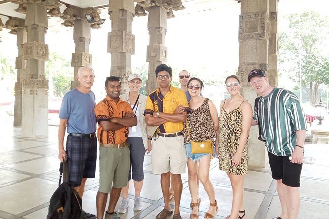 Colombo Bay Tuk Tuk City Tour - Sri Lankan tea tasting and a traditional meal that feels planned
