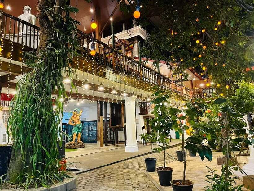 Colombo City Tour with Entry Tickets & Hotel Pickup - One Galle Face Mall and Colombo Lotus Tower: Modern Stops for Photos and Shopping