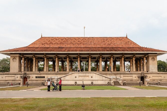 Colombo City Tour With Historical Places ( All Inclusive ) - Lotus Tower, Town Hall, Independence Square, and BMICH