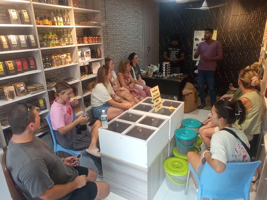 Colombo Foods Tour by Tuk Tuk ( Food chargers included ) - Pettah Market snack stop: cheese balls and samosas on the move