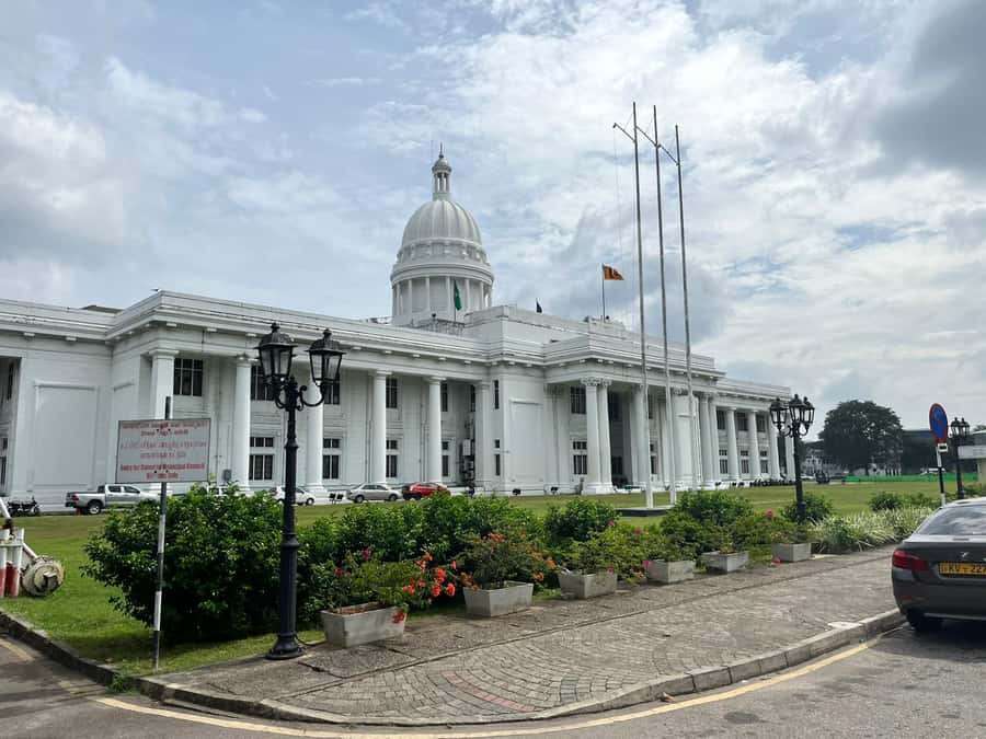 Colombo: Guided City Tour with Entry Tickets - Getting Oriented Fast in Colombo’s Mixed Old-and-New City