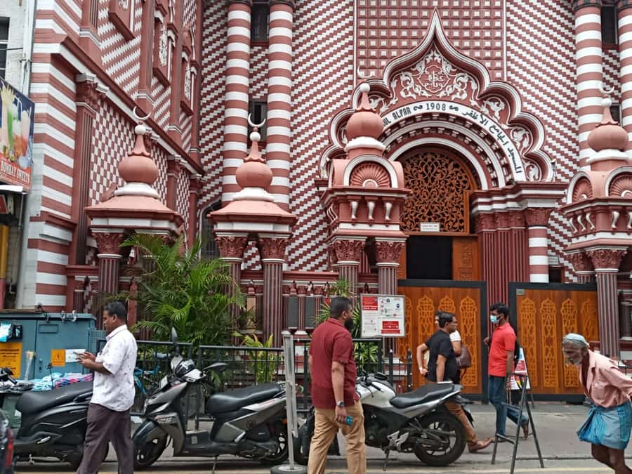 Colombo: Guided City Tour with Entry Tickets - What Makes the Guides Stand Out (Without Guesswork)