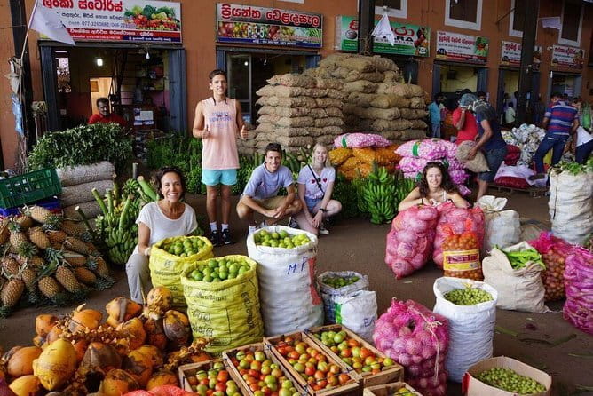 Colombo Half Day City Tour - Pettah Market shopping: where souvenirs meet real life