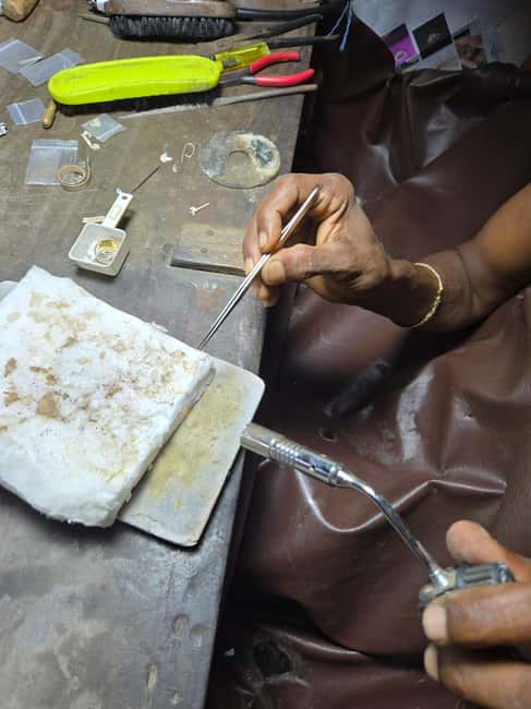 Colombo: Jewelry Workshop Experience 3-6 Hours-Free Jewelry - The 3-hour class: stone setting, polishing, and sketching