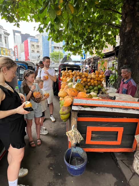 Colombo: Local Food Tour & Sightseeing by Tuk-Tuk with Meals - Ceylon coffee and tea stops (including a tea ceremony)