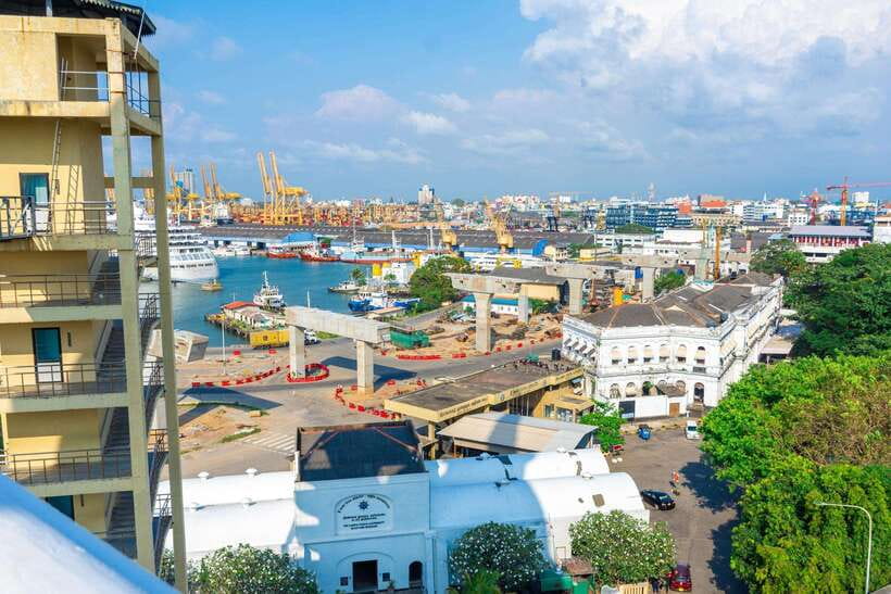 Colombo: private city tour from Negombo with hotel transfers - Colombo Fort and Galle Face Hotel: Ocean Views and Colonial Corners