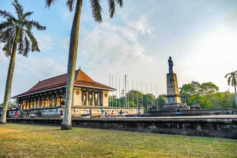 Colombo: Private City Tuk-Tuk Tour with Local Guide & Pickup - Pickup, timing, and how the route makes sense