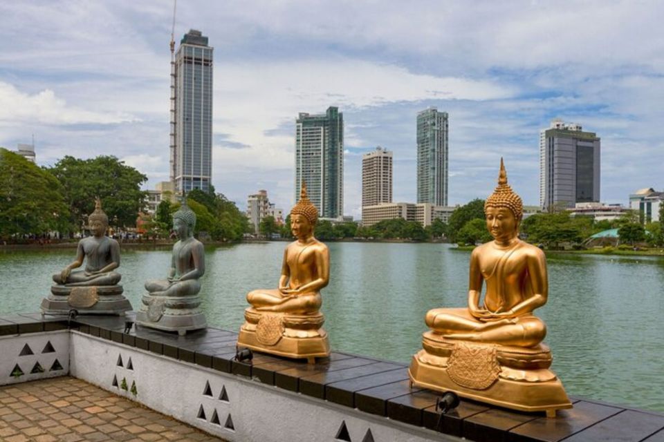 Colombo: Private custom tour with a local guide - Walking + public transport: the good trade-off
