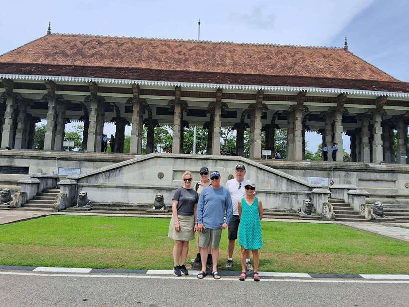 Colombo: Private Guided Tuk Tuk City Tour with Hotel Pickup - Independence Memorial Hall, Galle Face Green, and Old Parliament Views
