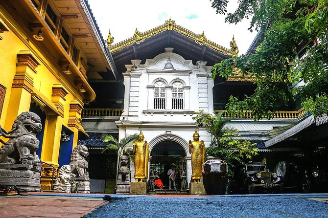 Colombo Private guideTour byTuk Tuk Morning Evening All inclusive - Parks and public spaces for a calmer Colombo moment