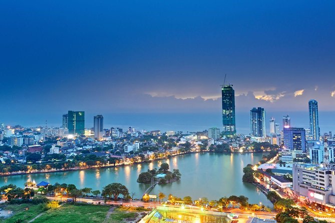 Colombo Sightseeing & Shopping - Gangaramaya Temple: a calm culture start with clear expectations