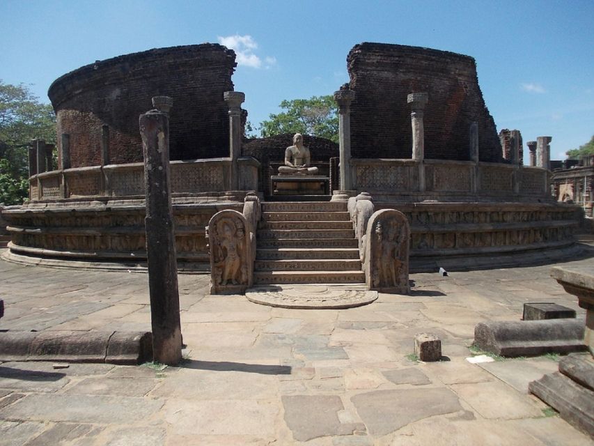 Colombo: Sri Lanka Cultural Triangle Hotspots 2-Day Tour - Dambulla Golden Cave Temple: where refuge turns into a monastery