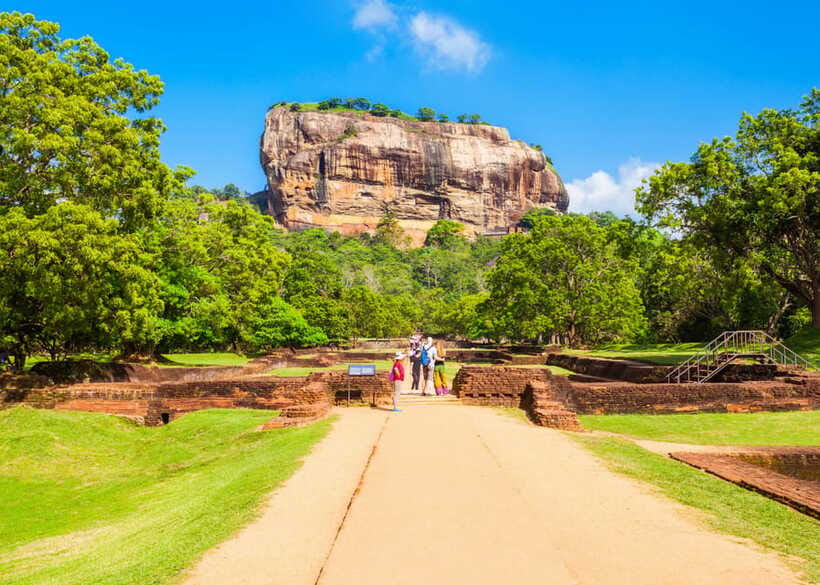Colombo: Sri Lanka Cultural Triangle Hotspots 2-Day Tour - Day 1 in Polonnaruwa: ruins, museum time, and the feel of a former capital