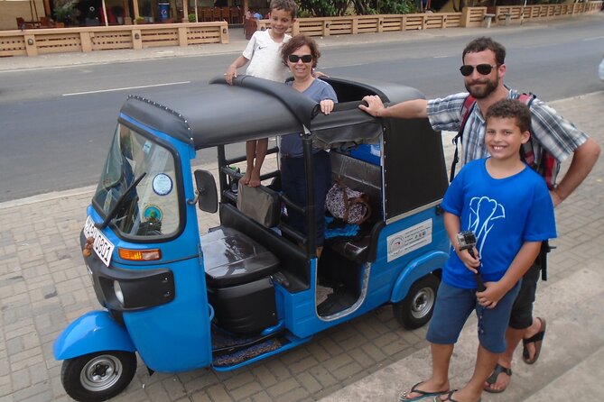 Colombo Tuk Tuk City Tour -Sightseeing Entry Fees & Food Included - Fort Area Highlights: Railway Gateway, Colonial Buildings, and Museum Stops