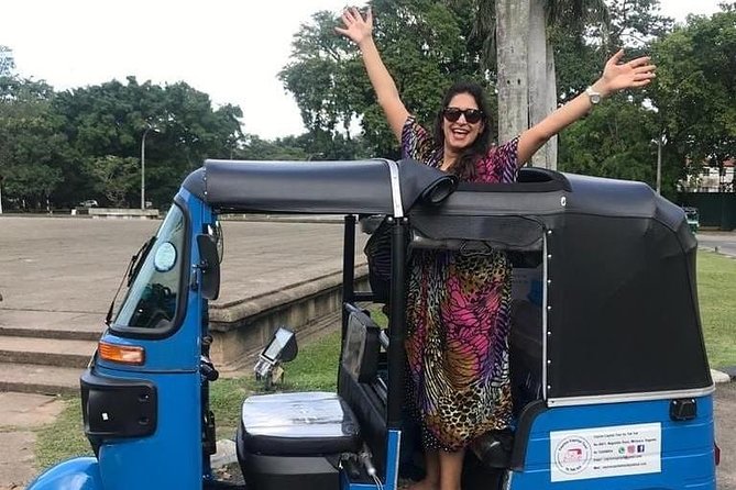 Colombo Tuk Tuk City Tour -Sightseeing Entry Fees & Food Included - Galle Face Green and the Port: Sea Views Plus Maritime Culture