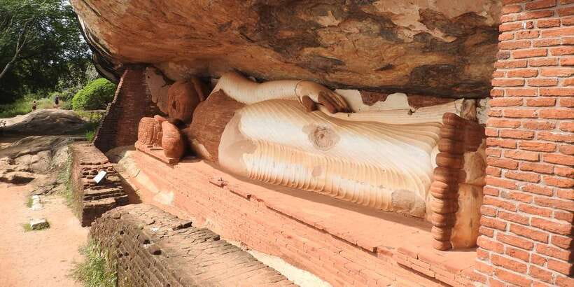 Day Trip to the Ancient Capital of Polonnaruwa From Colombo - Polonnaruwa’s main circuit: Lankatilaka, Gal Vihara, Demala Maha Seya