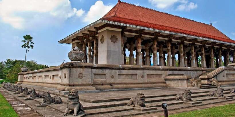 Explore The Colombo City by Private Tuk Tuk or Car - Colonial precincts and Dutch Hospital: the old Colombo look