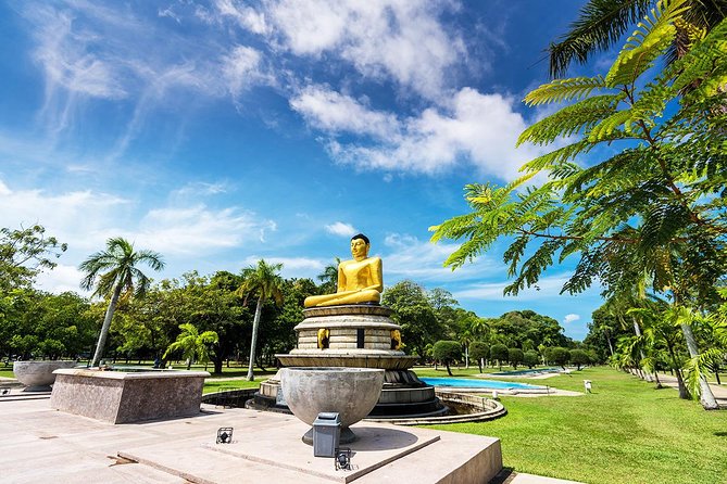 Full-Day Colombo City Tour (Private Car) - Premadasa, Wall Art Street, and Laksala: Break Time for Color and Craft
