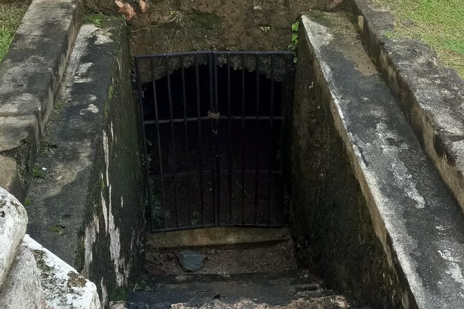 Galle day tour - Colombo to Galle trip - All Included - Spice Herbal Garden and Aida Gems: short stops that still teach