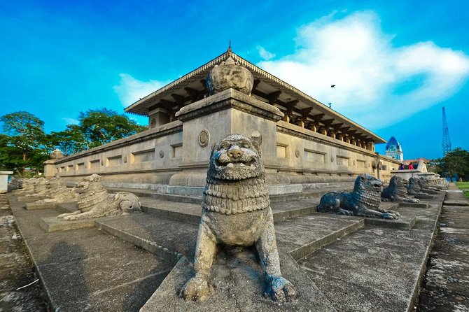 Half Day City Tour of Colombo - Pettah’s streets: religion, markets, and the feel of old Colombo