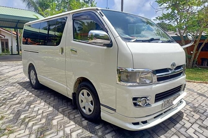 Luxury Private Van and Car Hire in Srilanka - Super Luxury A/C vehicles and driver service you can rely on