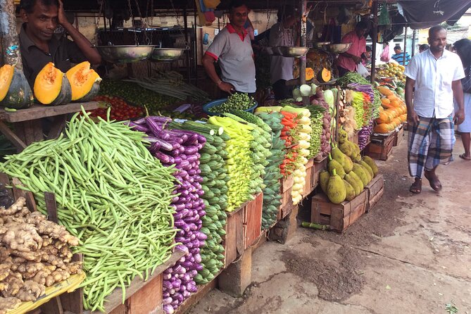 Market Tour and Cooking Class from Colombo - Pettah Market shopping: how to spot ingredients that Sri Lankan cooking depends on