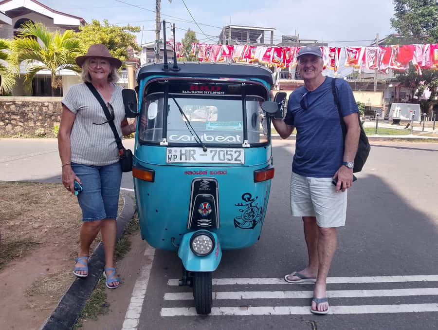 Negombo: Guided City Tour by Tuk Tuk with Hotel Pickup - Agurukaramulla Buddhist Temple: big Buddha, detailed murals