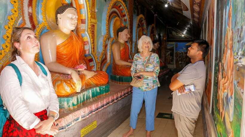 Negombo: private half day city tour with hotel transfers - Bandulla Market and the Clock Tower: street-shopping you can actually watch