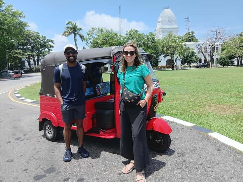 Personal Guided Colombo City Tour by Tuk Tuk - All Inclusive - Red Mosque (Jami Ul-Alfar Mosque) and Ponnambalam Vanesar Kovil: faith and detail in one stop cluster