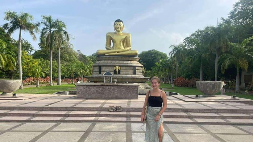 Personal Guided Colombo City Tour by Tuk Tuk - All Inclusive - Old Parliament Building and Galle Face Green: the “Colombo intro” zone