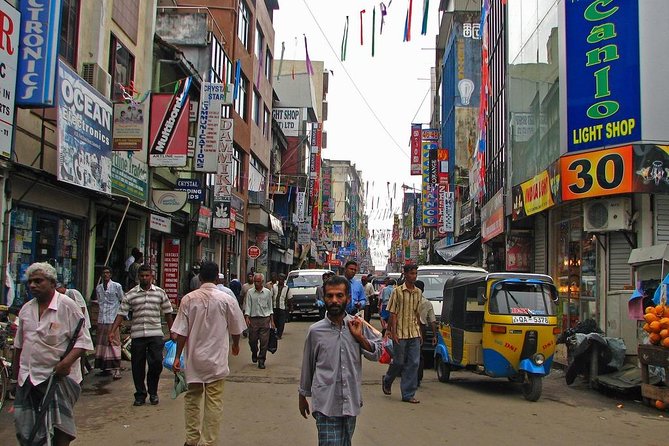 Private Colombo City Tour by Sri Lanka Private Drivers - Galle Face Green: an ocean-side break with street-snack time