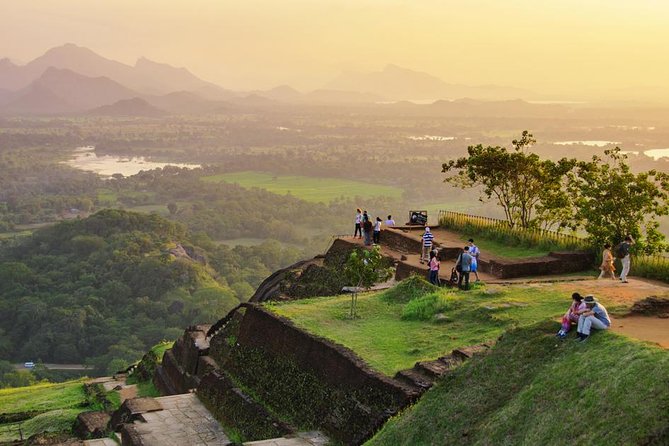 Private day tour to Sigiriya and Dambulla from Colombo - Colombo Fort: a quick reset before the countryside