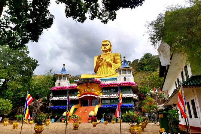 Private Sigiriya Day Tour and Authentic Sri Lankan Lunch Buffet - Oak Ray Woodcarving: A Quick, Free Craft Stop You Can Actually Browse