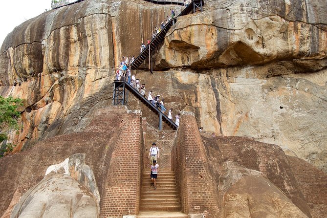 Private Trip to Sigiriya, Dambulla & safari from Colombo/ Negombo - Sigiriya’s ruins and the climb feeling: what you’re really paying for