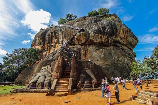 Sri Lanka 8 Tage 7 Nächte Tour mit privatem Fahrer - Day 2: Polonnaruwa’s Pothgul Viharaya and Nissanka Latha Mandapaya stops