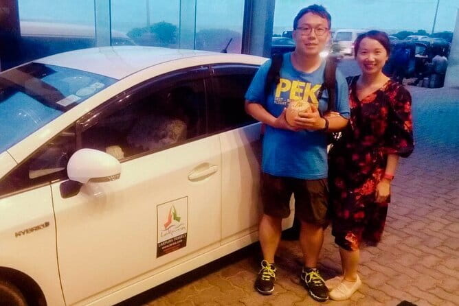 Transfer between Colombo (CMB) Airport and Galle Face Hotel - Your Driver and the Car: Comfort, Safety, and Practical English