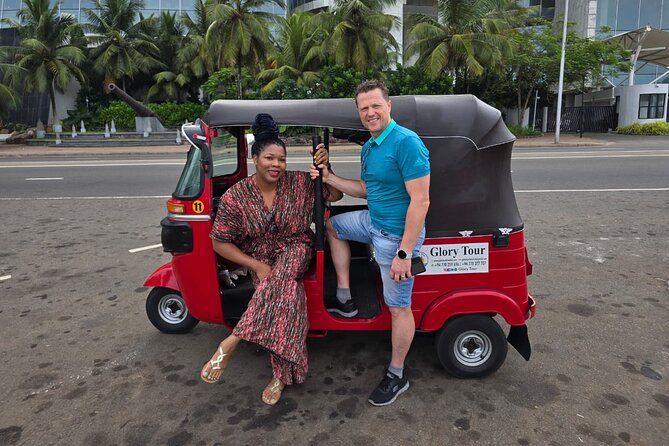 Tuk Tuk safari capital Colombo (Food and Entry Fees) Including - Lotus Tower and Viharamahadevi Park: skyline and a needed breather
